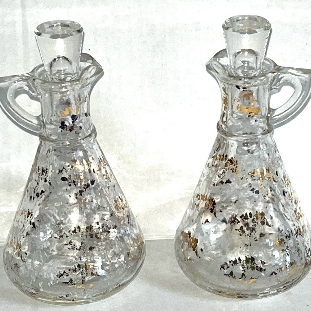 Hazel Atlas Oil and vinegar cruet set with Gold splatter pattern
